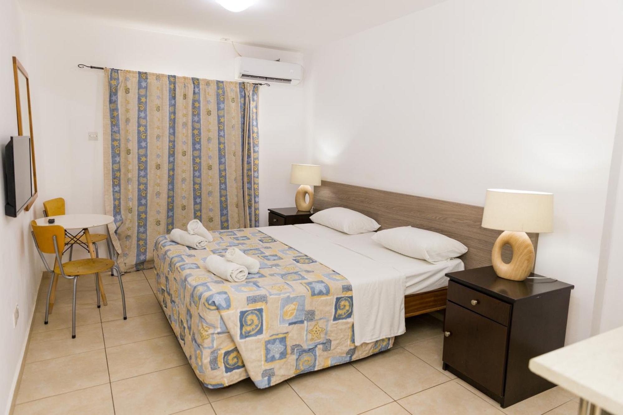 Alecos Hotel Apartments Paphos Buitenkant foto