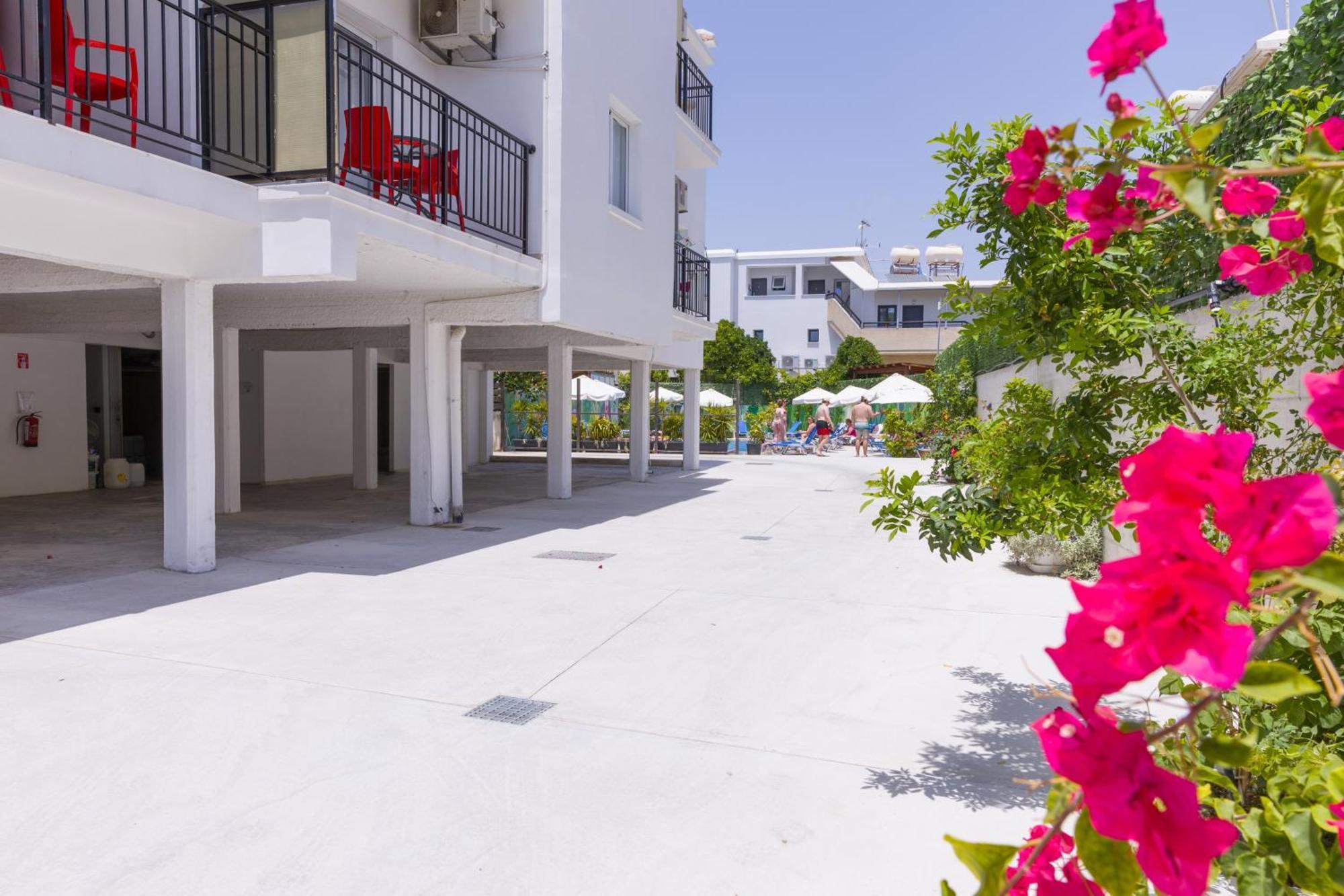 Alecos Hotel Apartments Paphos Buitenkant foto